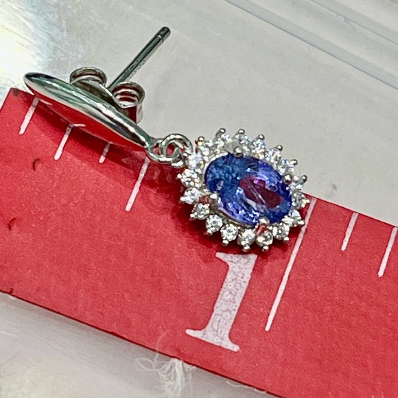 1.5ct genuine Tanzanite 14KGP Earrings - Picture 3 of 3